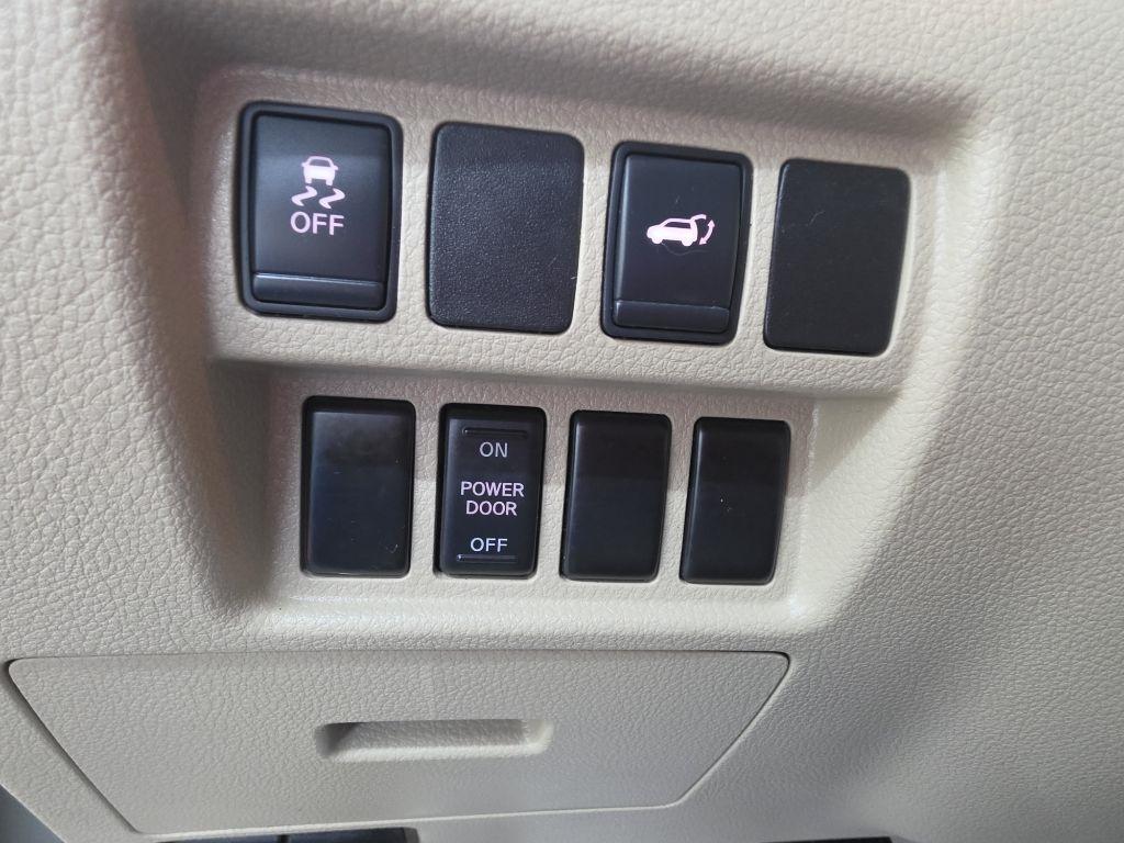 Nissan Quest  2013