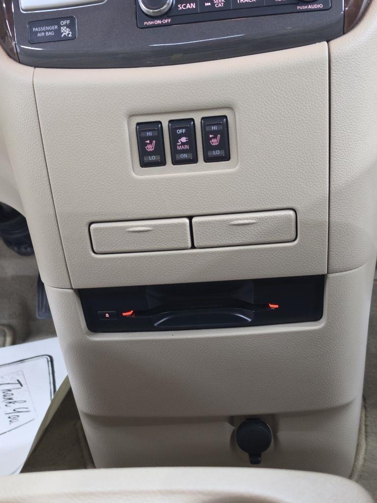 Nissan Quest  2013