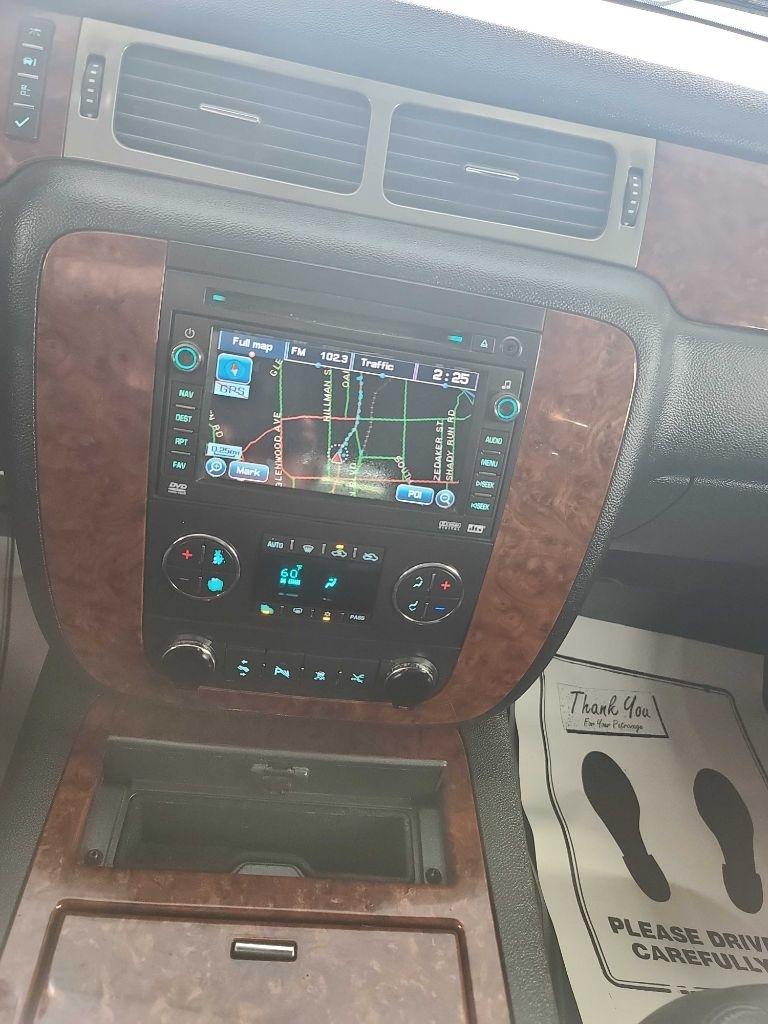 Chevrolet Avalanche  2010