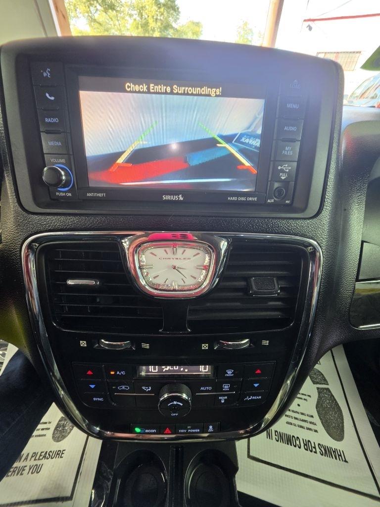 Chrysler Town & Country  2012