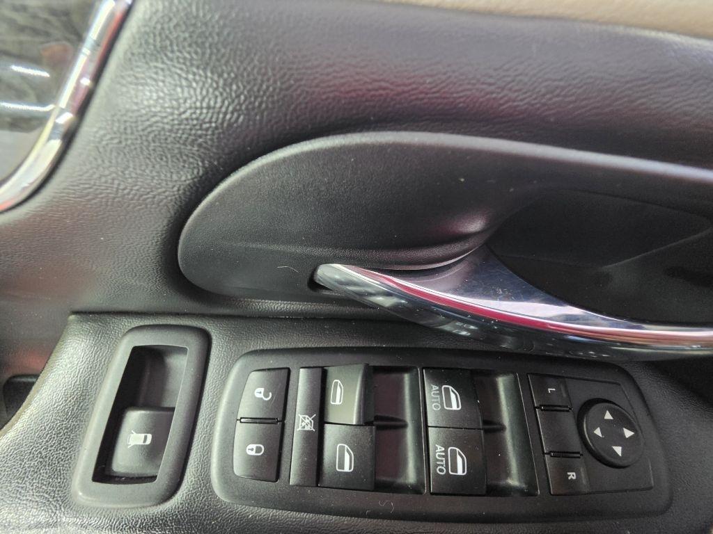 Chrysler Town & Country  2012