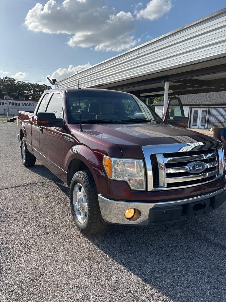 2010 Ford F-150 XL SuperCab 8-ft. Bed 2WD
