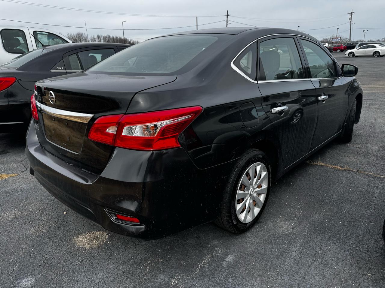 Nissan Sentra S 6MT 2017