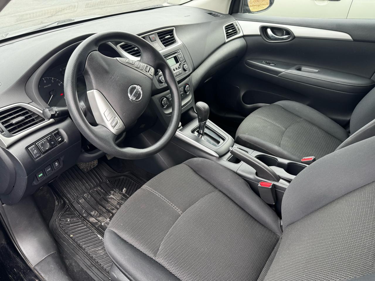 Nissan Sentra S 6MT 2017