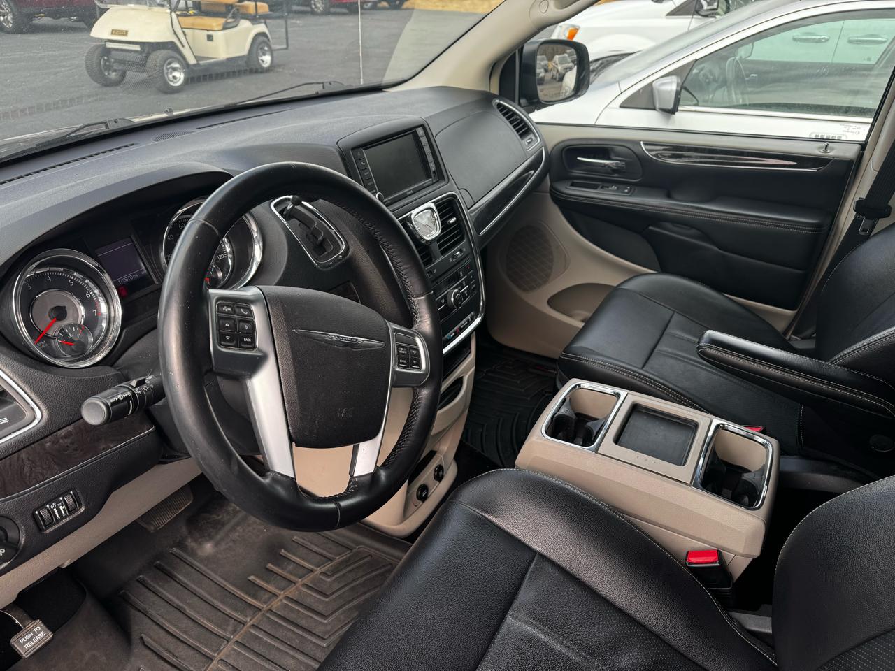 Chrysler Town & Country Touring 2012