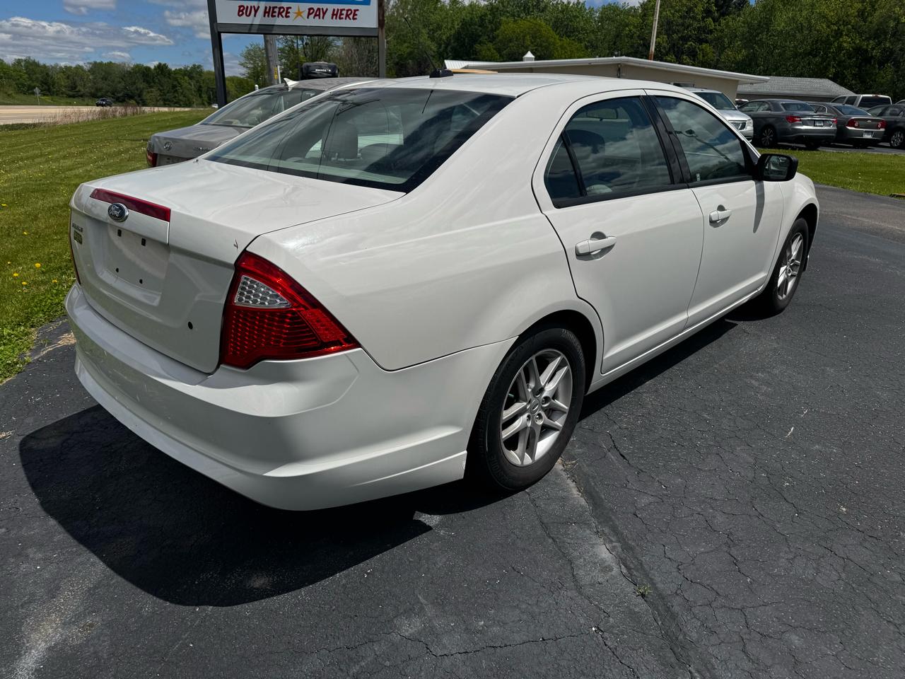 Ford Fusion S 2012
