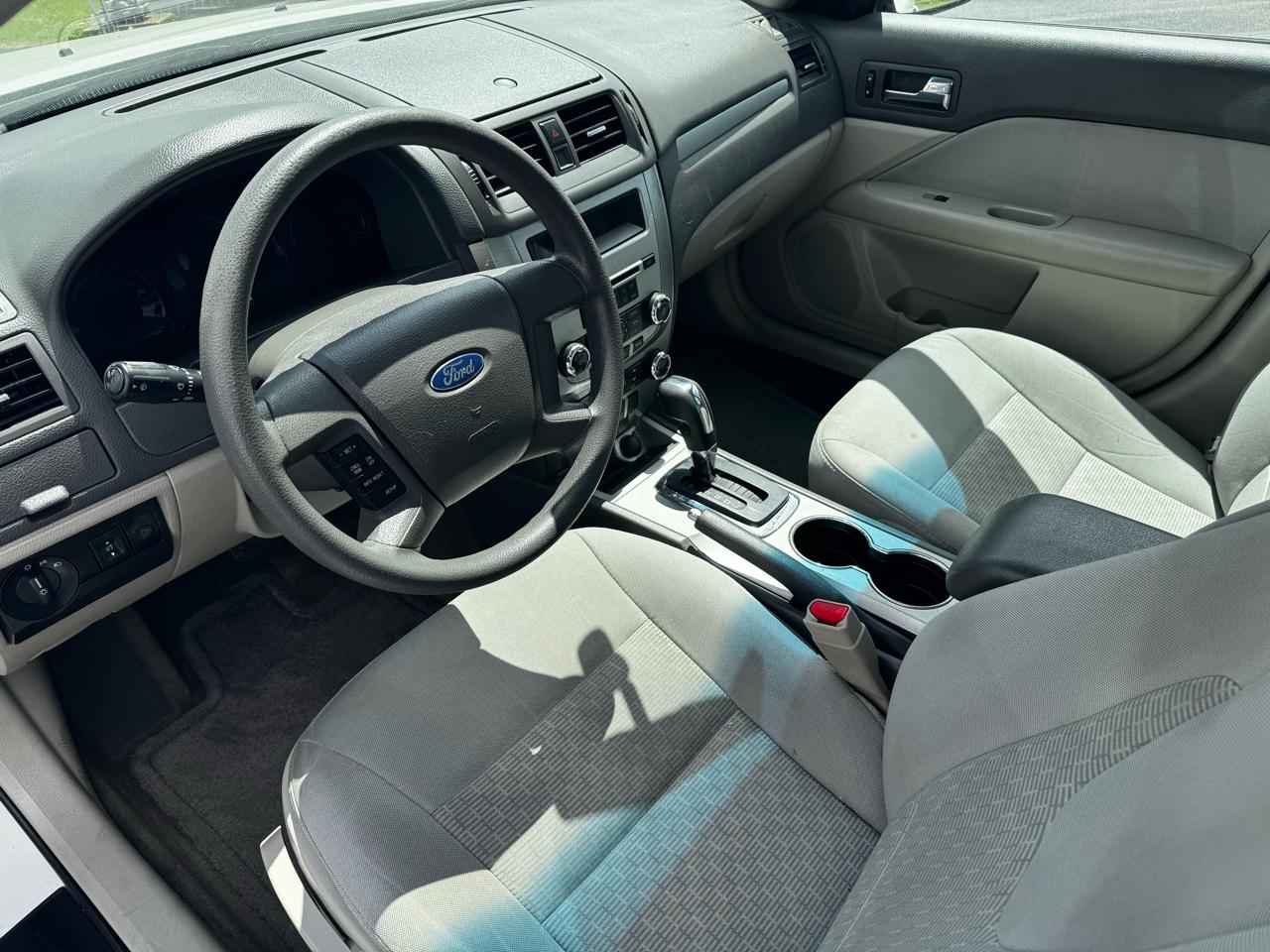 Ford Fusion S 2012
