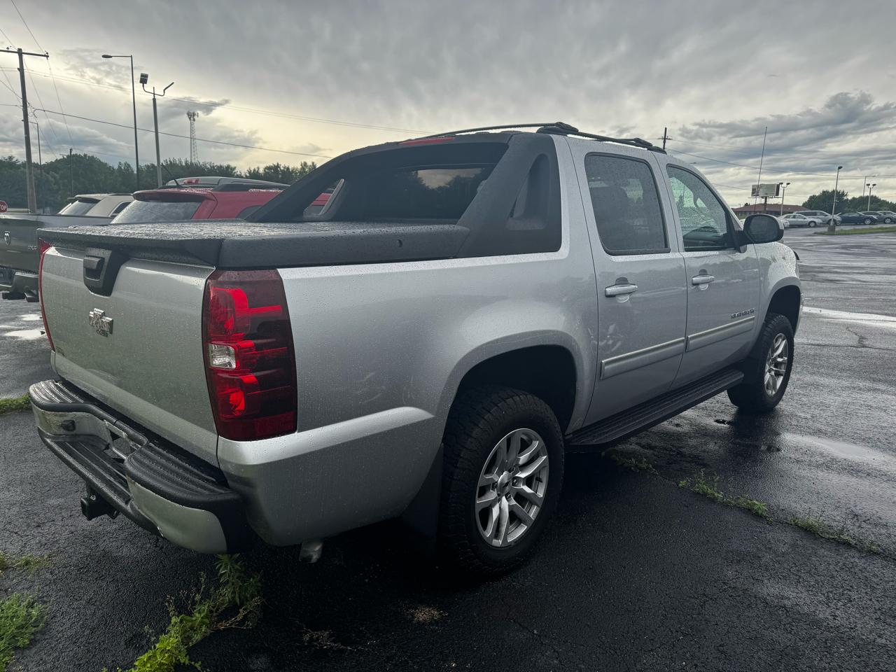 Chevrolet Avalanche LS 2WD 2011