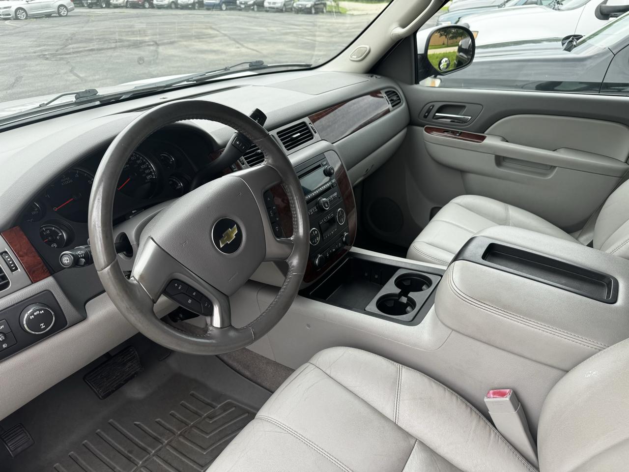 Chevrolet Suburban LT 1500 4WD 2014