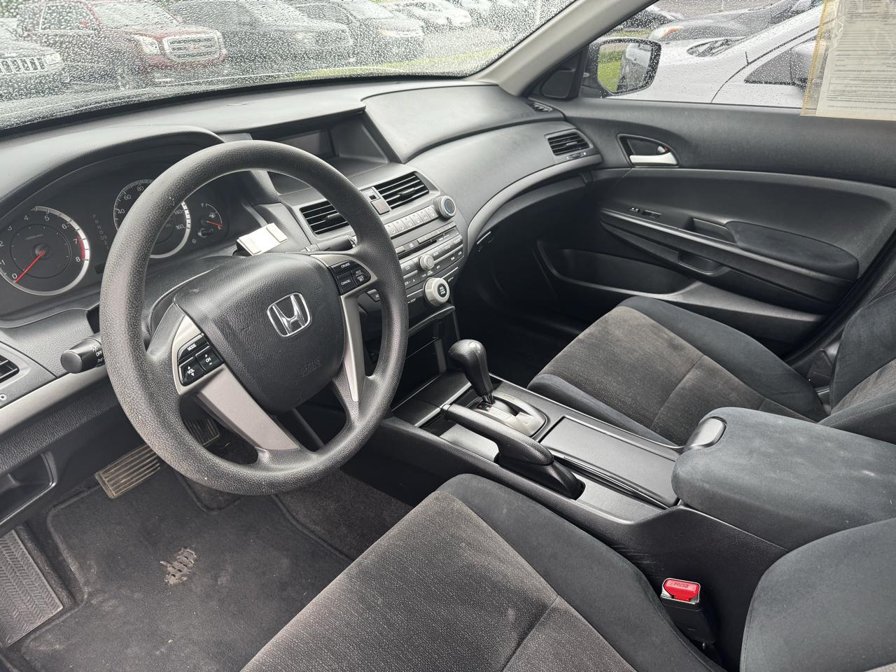 Honda Accord LX sedan AT 2010