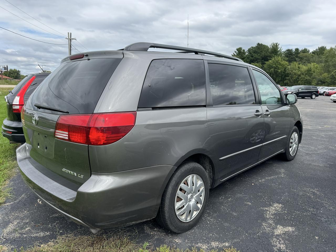 Toyota Sienna LE - 7 Passenger Seating 2005