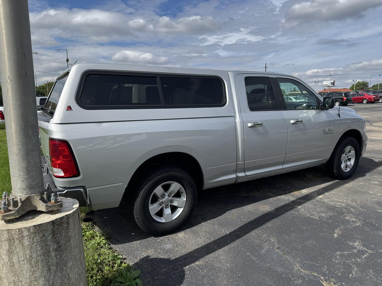 RAM 1500 SLT Quad Cab 4WD 2016