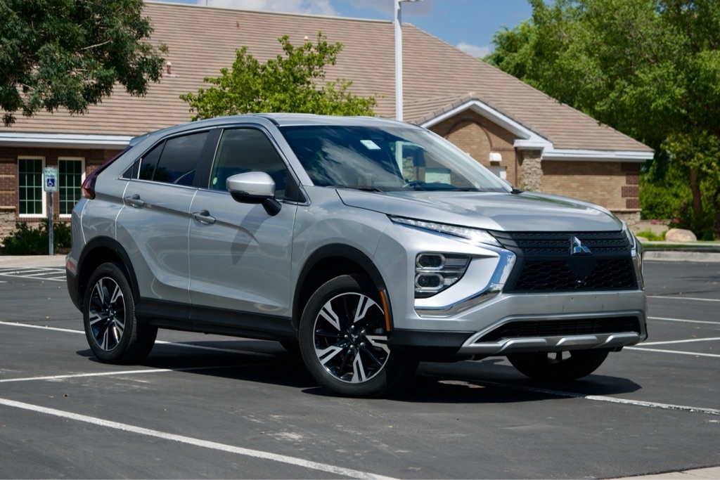 2024 Mitsubishi Eclipse Cross SE photo 2