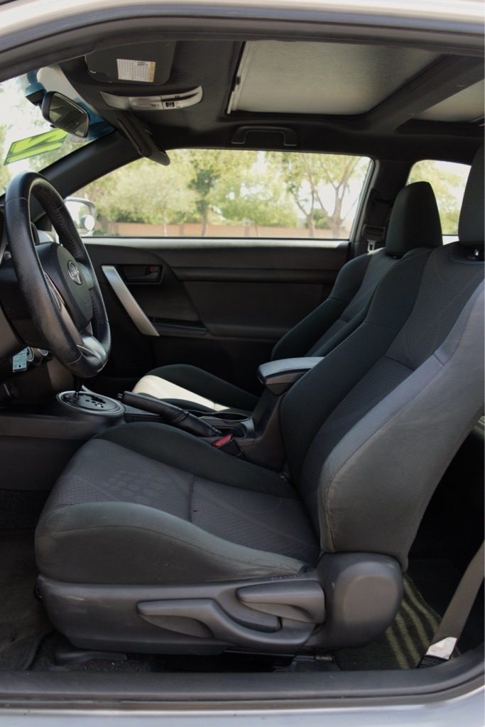 2012 Scion tC photo 9