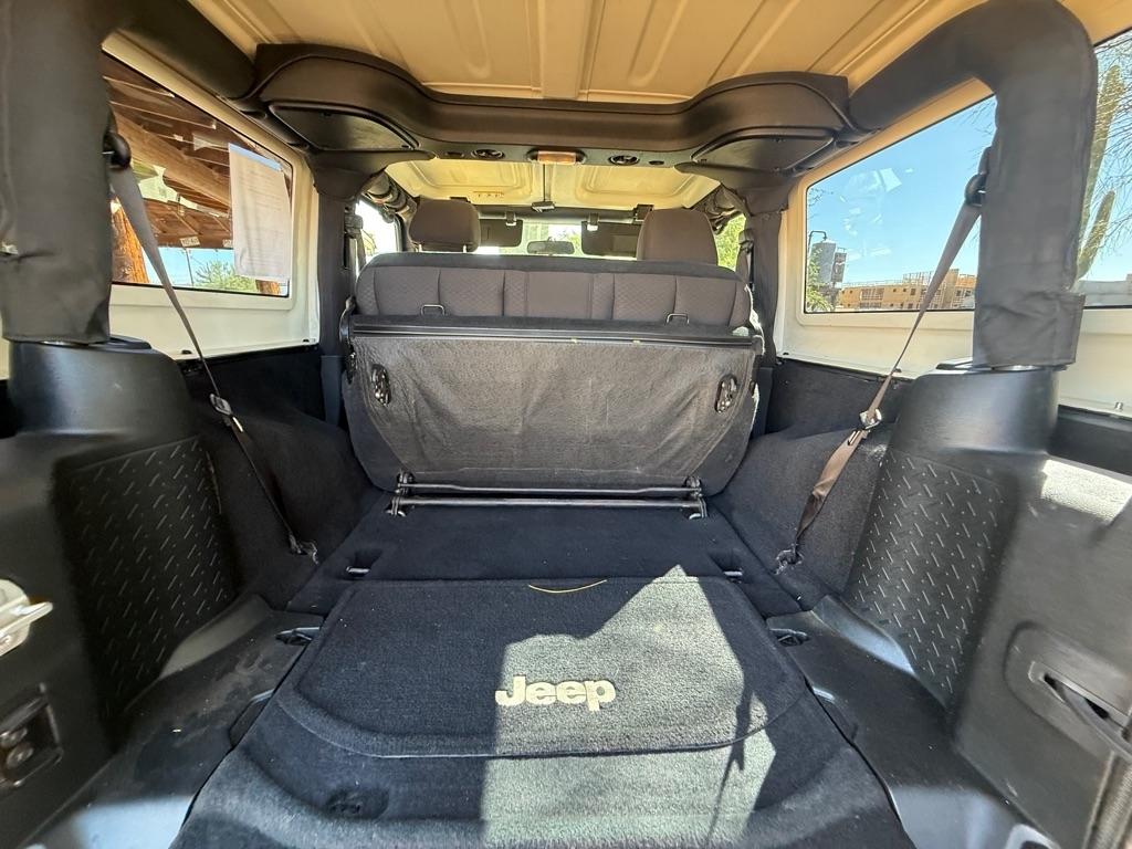 Jeep Wrangler photo 31