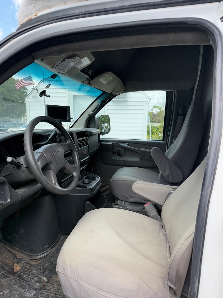 GMC Savana G3500 Cargo 2004 GMC Savana G3500 Cargo 2004