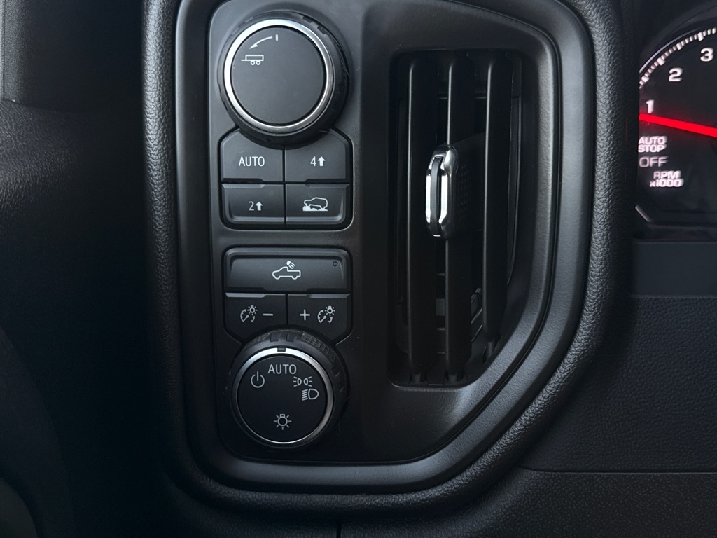 Chevrolet Silverado 1500 Custom Crew Cab 4WD 2023 Chevrolet Silverado 1500 Custom Crew Cab 4WD 2023