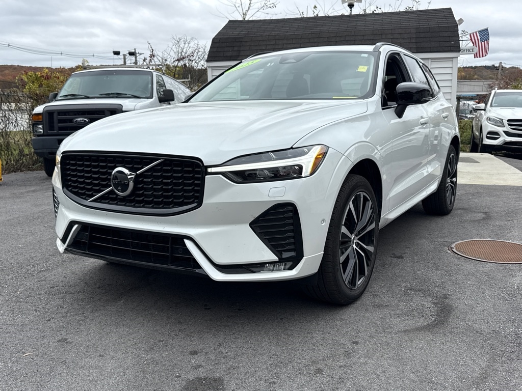 2025 Volvo XC60 B5 Plus Dark AWD