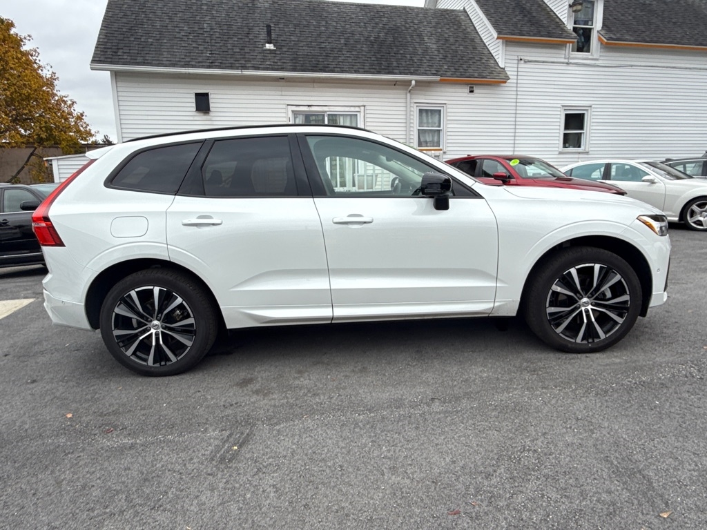 Volvo XC60 B5 Plus Dark AWD 2025 Volvo XC60 B5 Plus Dark AWD 2025