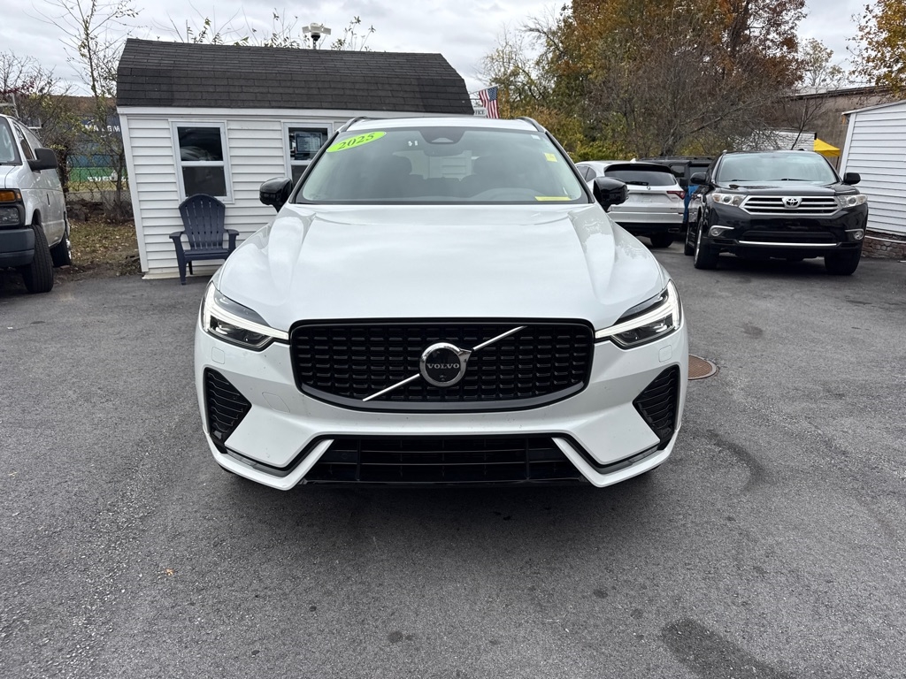 Volvo XC60 B5 Plus Dark AWD 2025 Volvo XC60 B5 Plus Dark AWD 2025