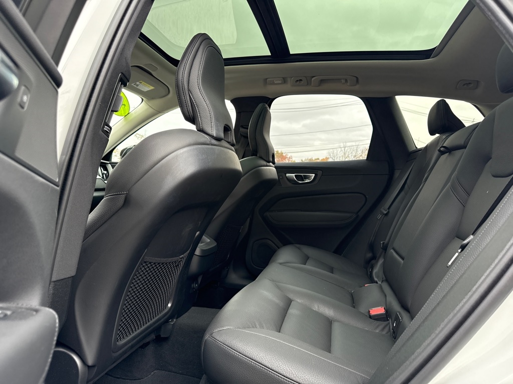 Volvo XC60 B5 Plus Dark AWD 2025 Volvo XC60 B5 Plus Dark AWD 2025