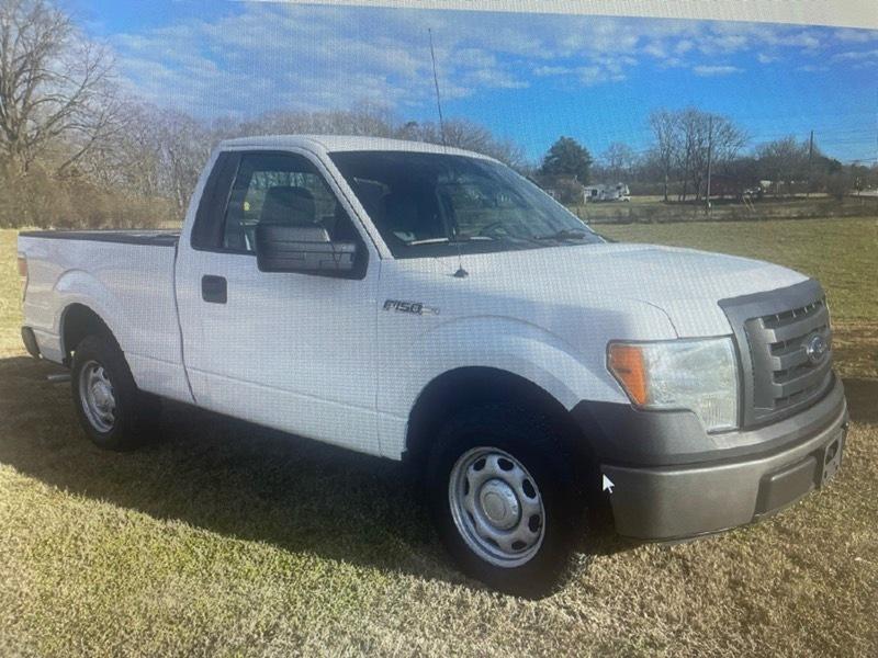 Ford F-150 2WD Reg Cab 122.5" XL 2011