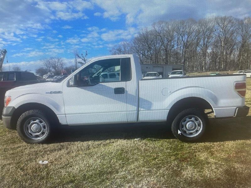 Ford F-150 2WD Reg Cab 122.5" XL 2011