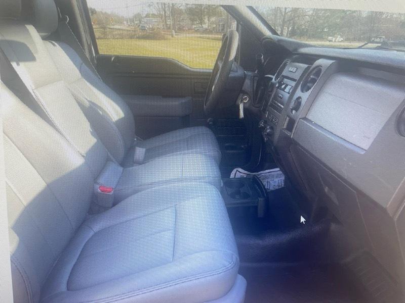 Ford F-150 2WD Reg Cab 122.5" XL 2011