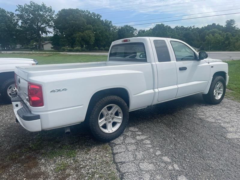 Dodge Dakota SXT Extended Cab 4WD 2011