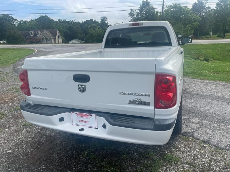 Dodge Dakota SXT Extended Cab 4WD 2011