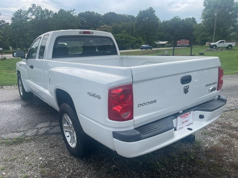 Dodge Dakota SXT Extended Cab 4WD 2011