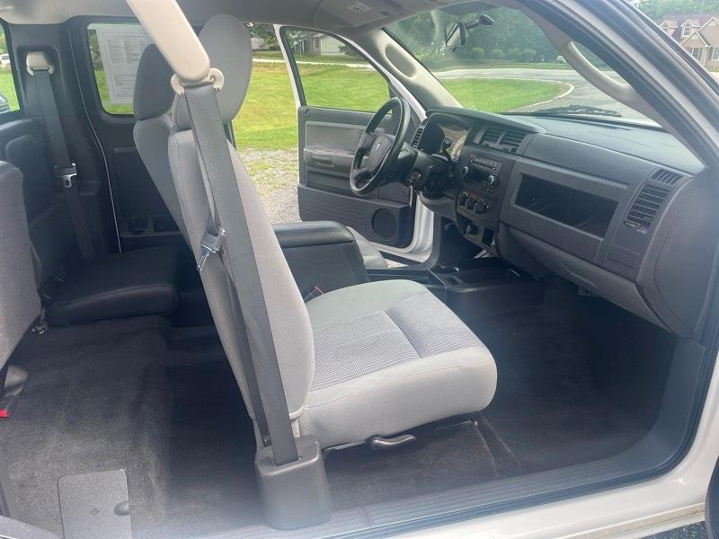 Dodge Dakota SXT Extended Cab 4WD 2011