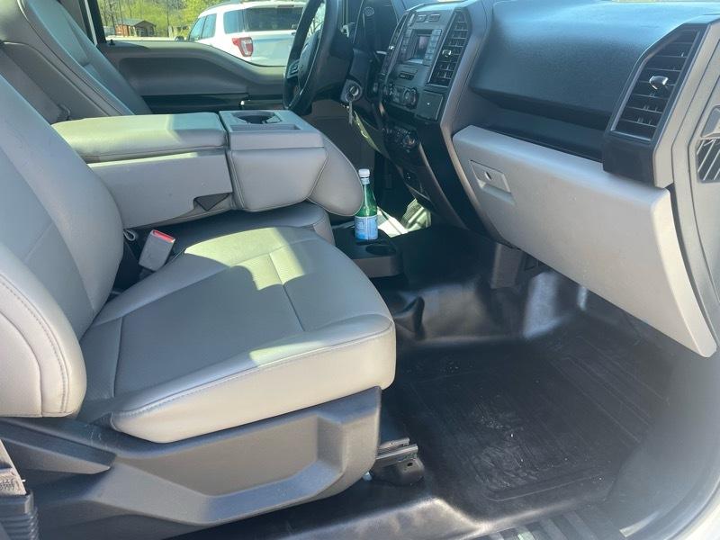 Ford F-150 4WD Reg Cab 122.5" XL 2016