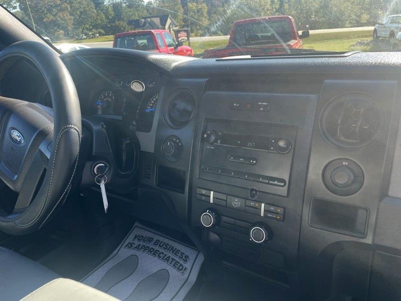 Ford F-150 4WD Reg Cab 126" XL 2013