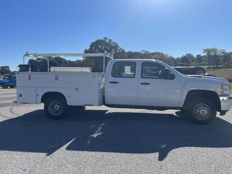 Chevrolet Silverado 3500HD Work Truck Crew Cab 4WD 2011