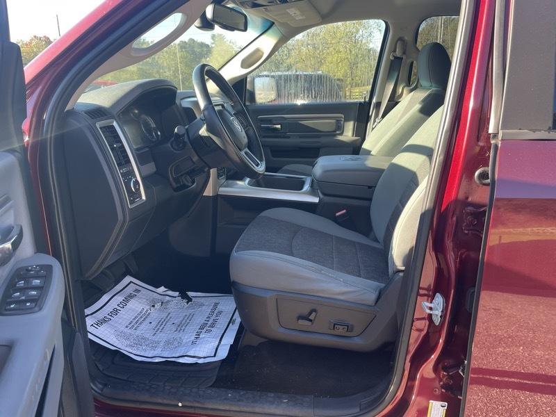 RAM 1500 4WD Crew Cab 140.5" Laramie 2017