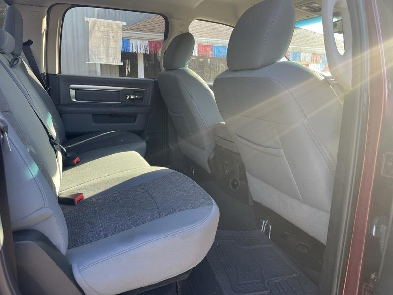 RAM 1500 4WD Crew Cab 140.5" Laramie 2017
