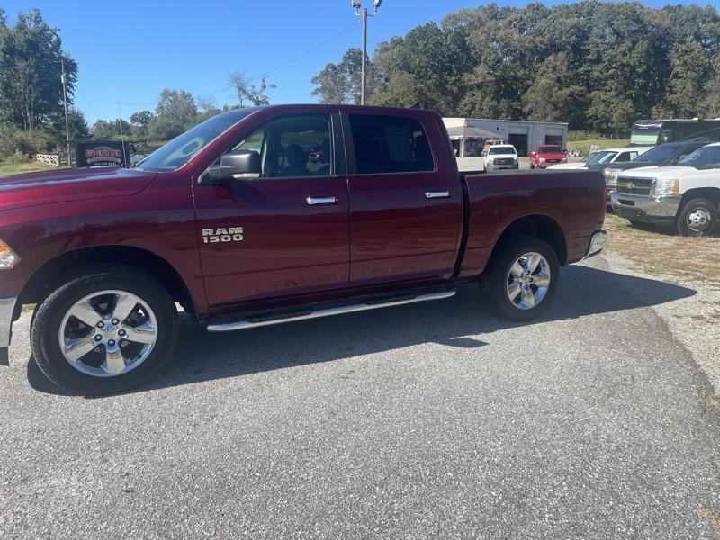 RAM 1500 4WD Crew Cab 140.5" Laramie 2017