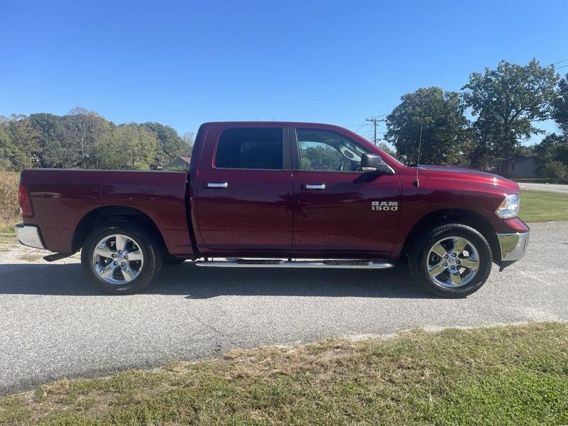 RAM 1500 4WD Crew Cab 140.5" Laramie 2017