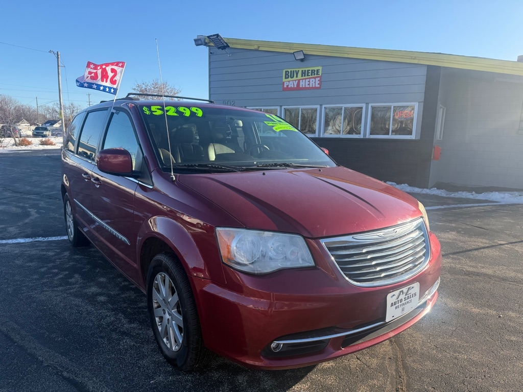 2014 Chrysler Town & Country Touring's photo