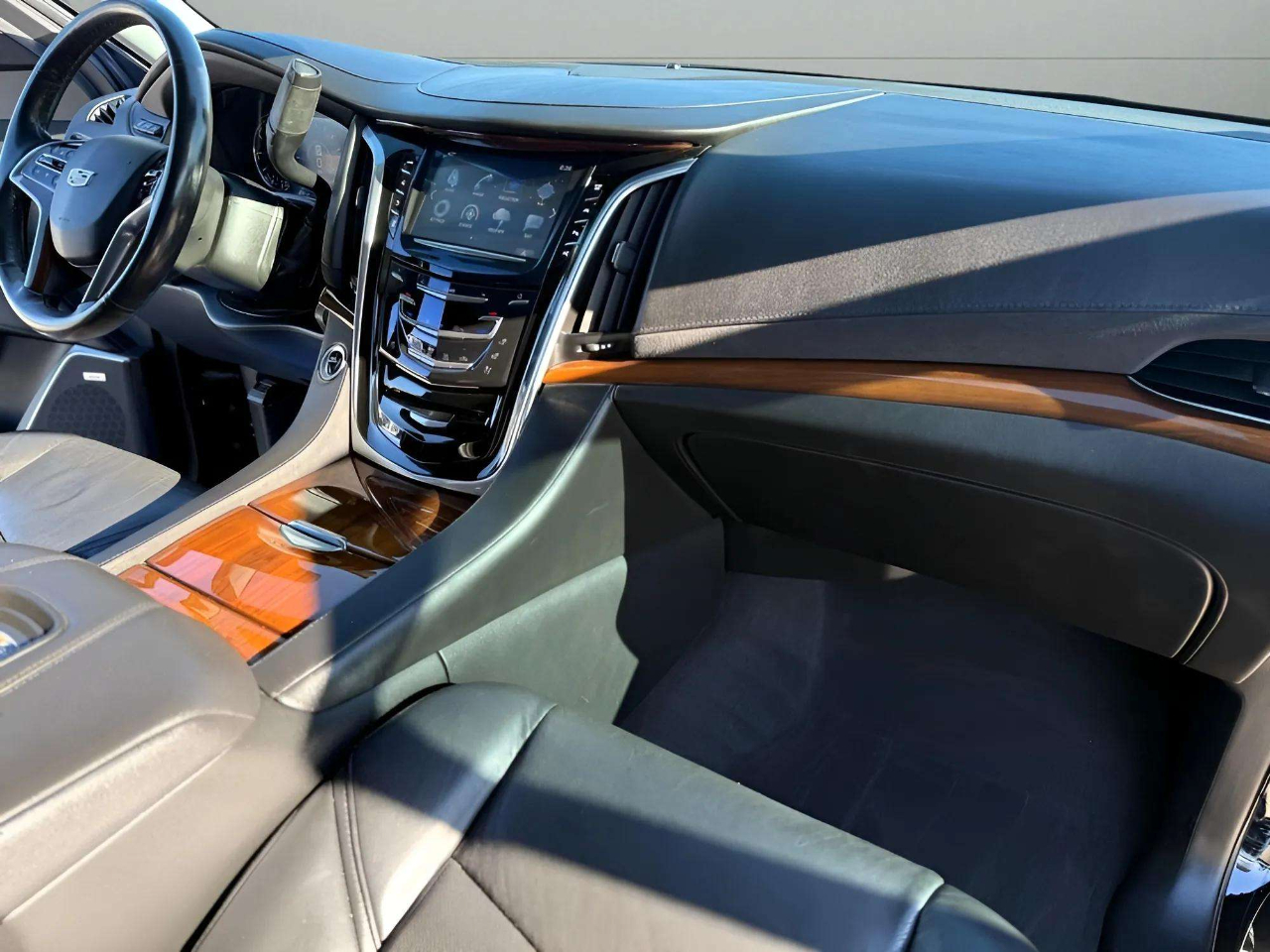 Cadillac Escalade Luxury 2WD 2020