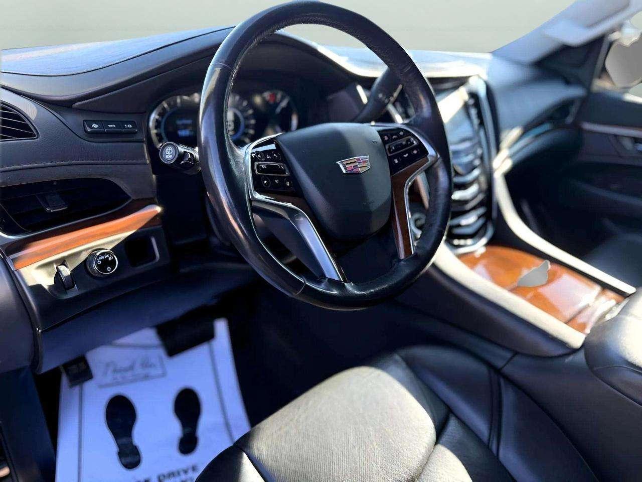 Cadillac Escalade Luxury 2WD 2020