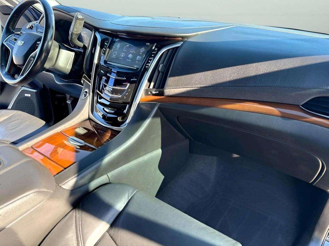 Cadillac Escalade Luxury 2WD 2020