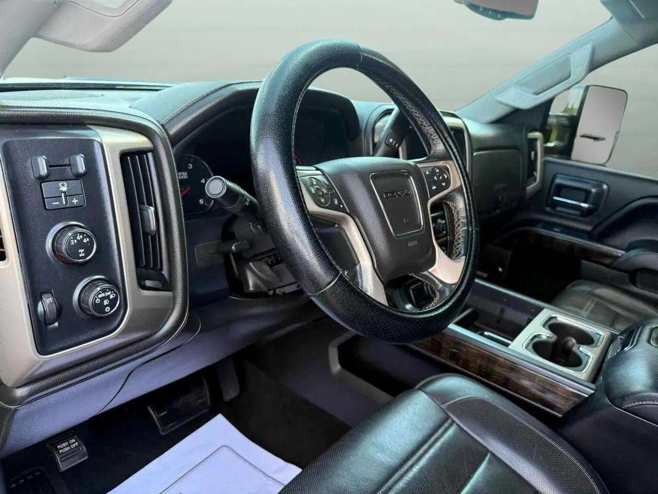 GMC Sierra 2500HD Denali Crew Cab 4WD 2015