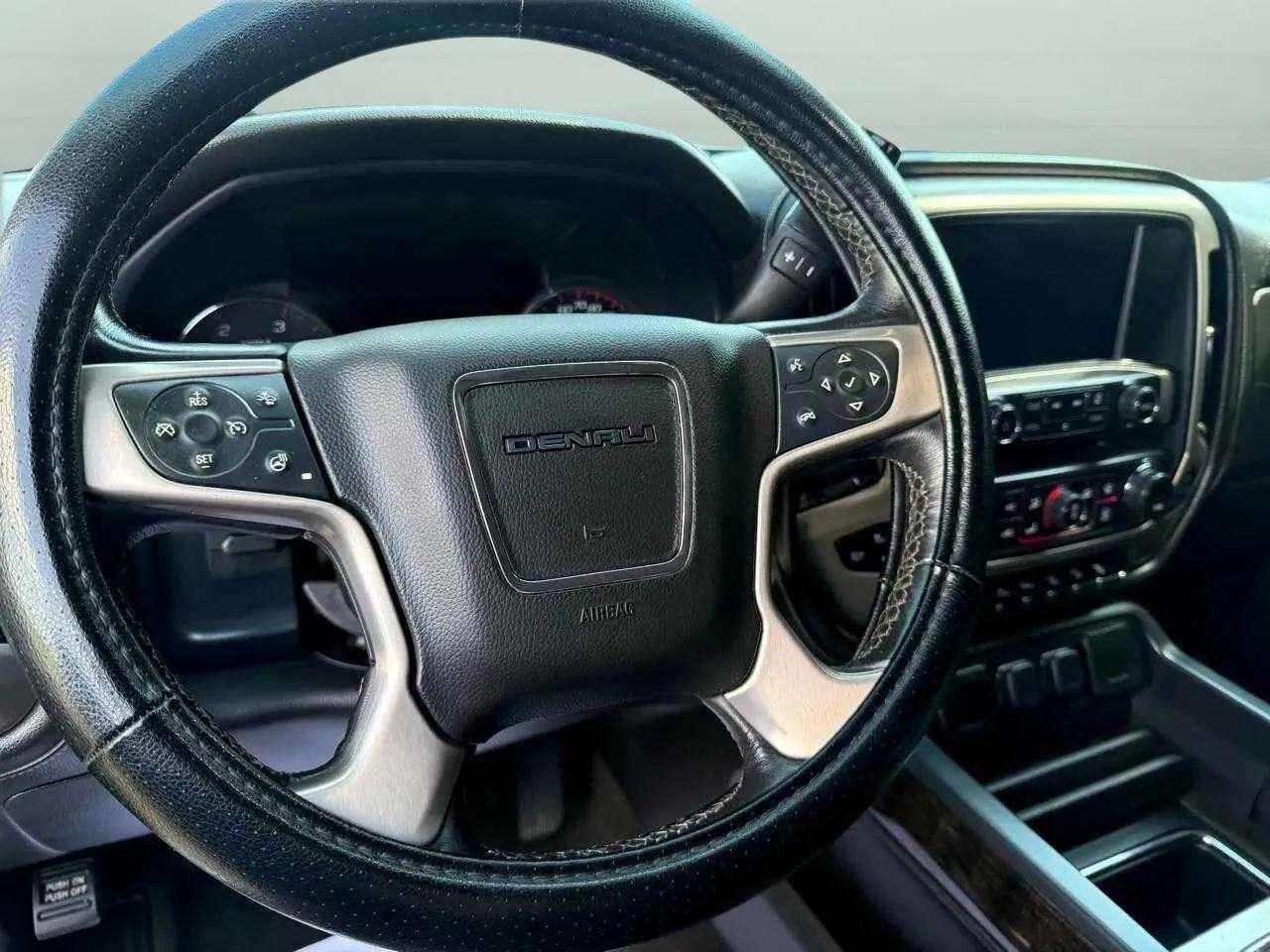 GMC Sierra 2500HD Denali Crew Cab 4WD 2015