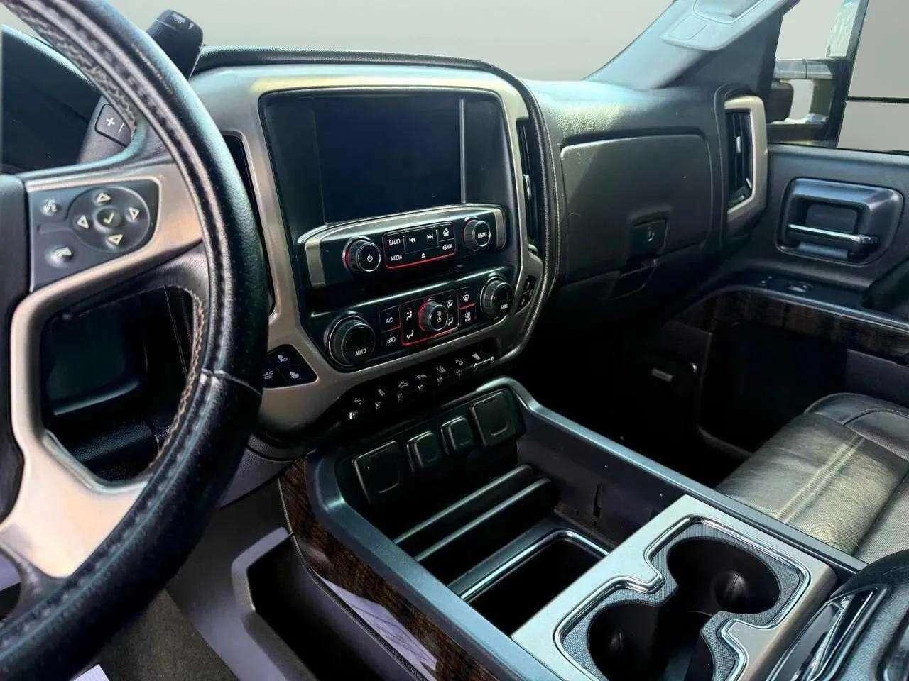 GMC Sierra 2500HD Denali Crew Cab 4WD 2015