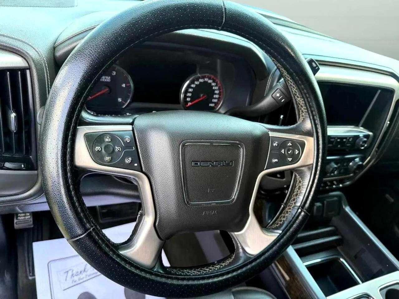 GMC Sierra 2500HD Denali Crew Cab 4WD 2015