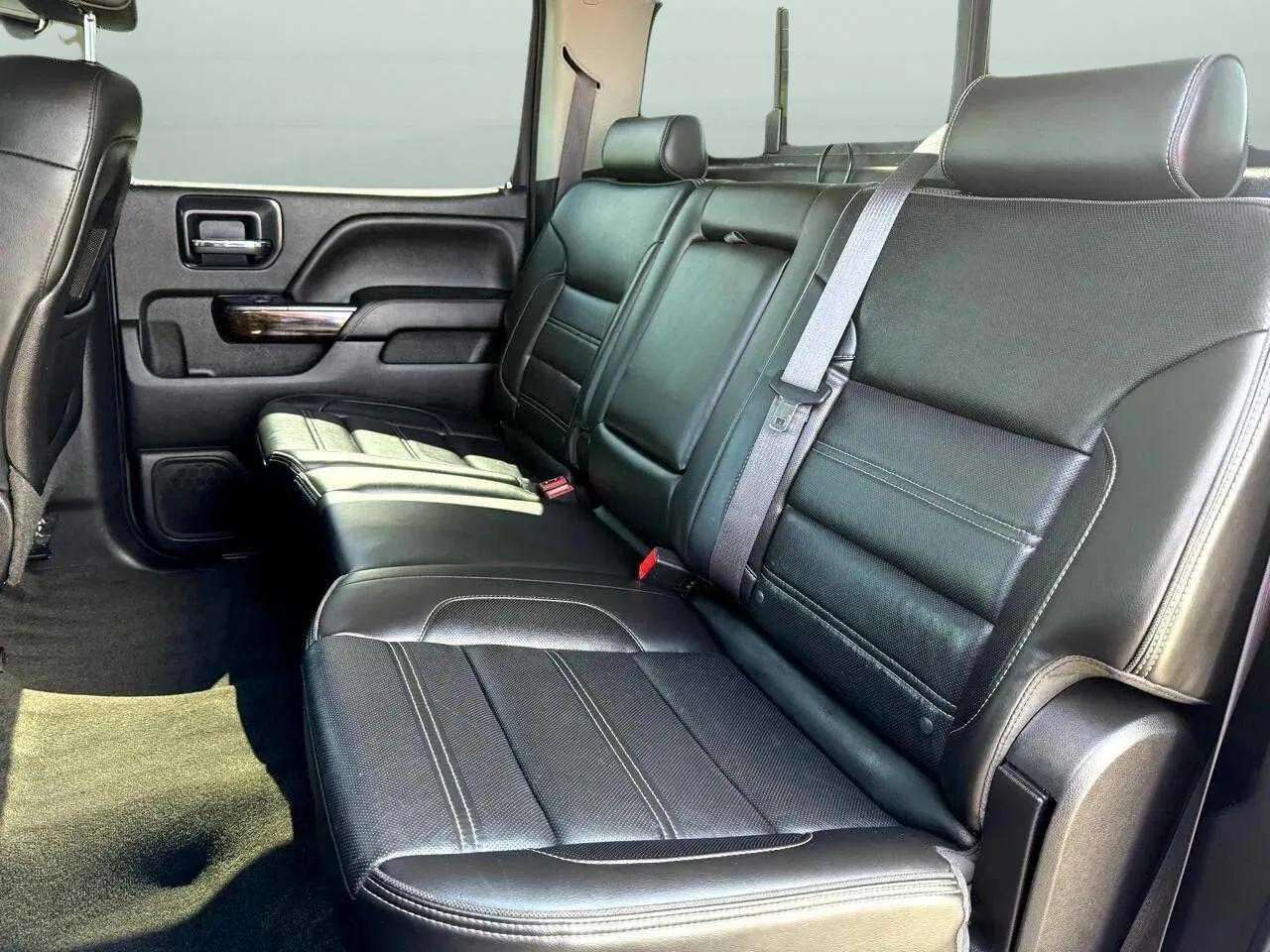 GMC Sierra 2500HD Denali Crew Cab 4WD 2015