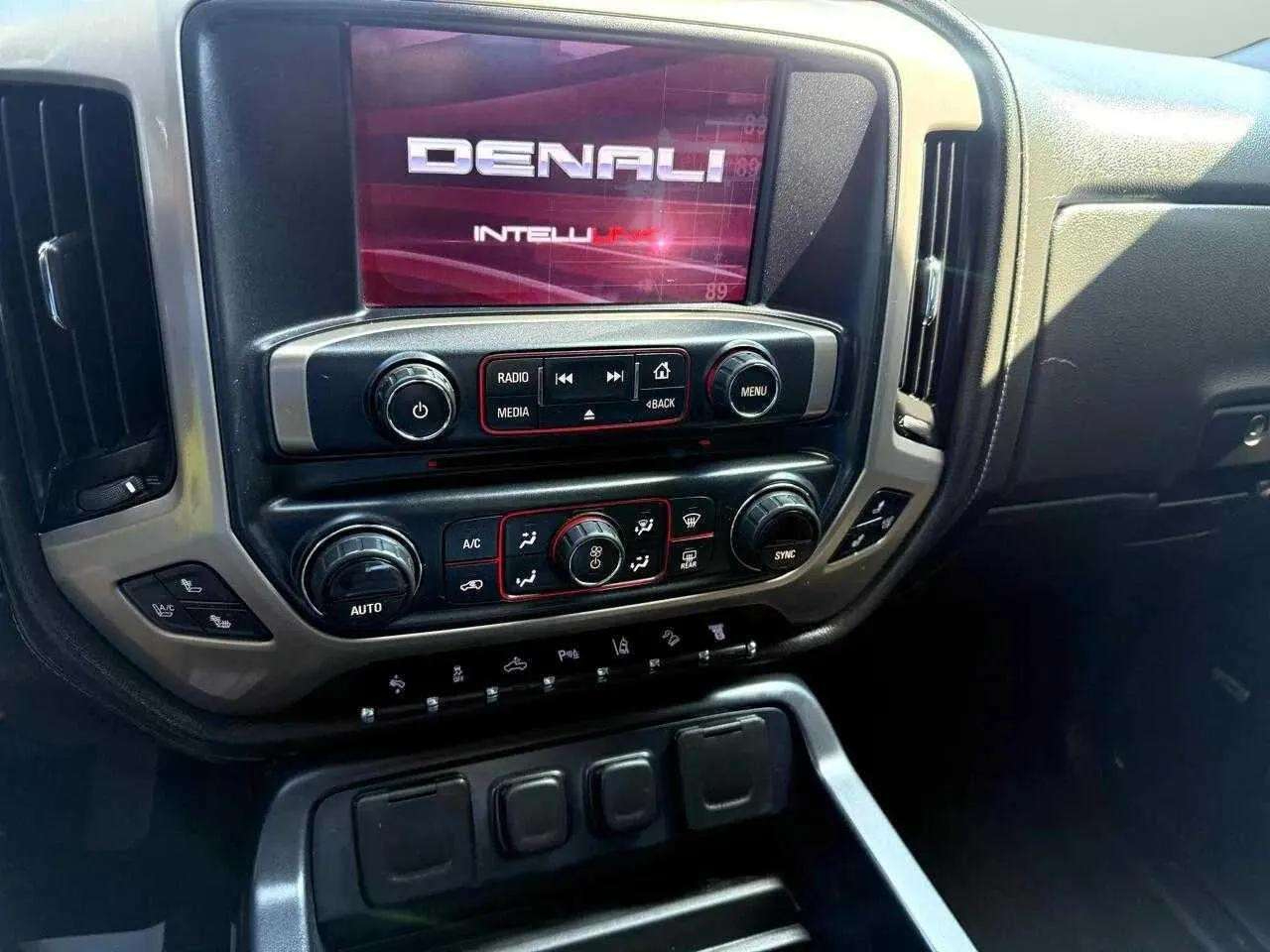 GMC Sierra 2500HD Denali Crew Cab 4WD 2015