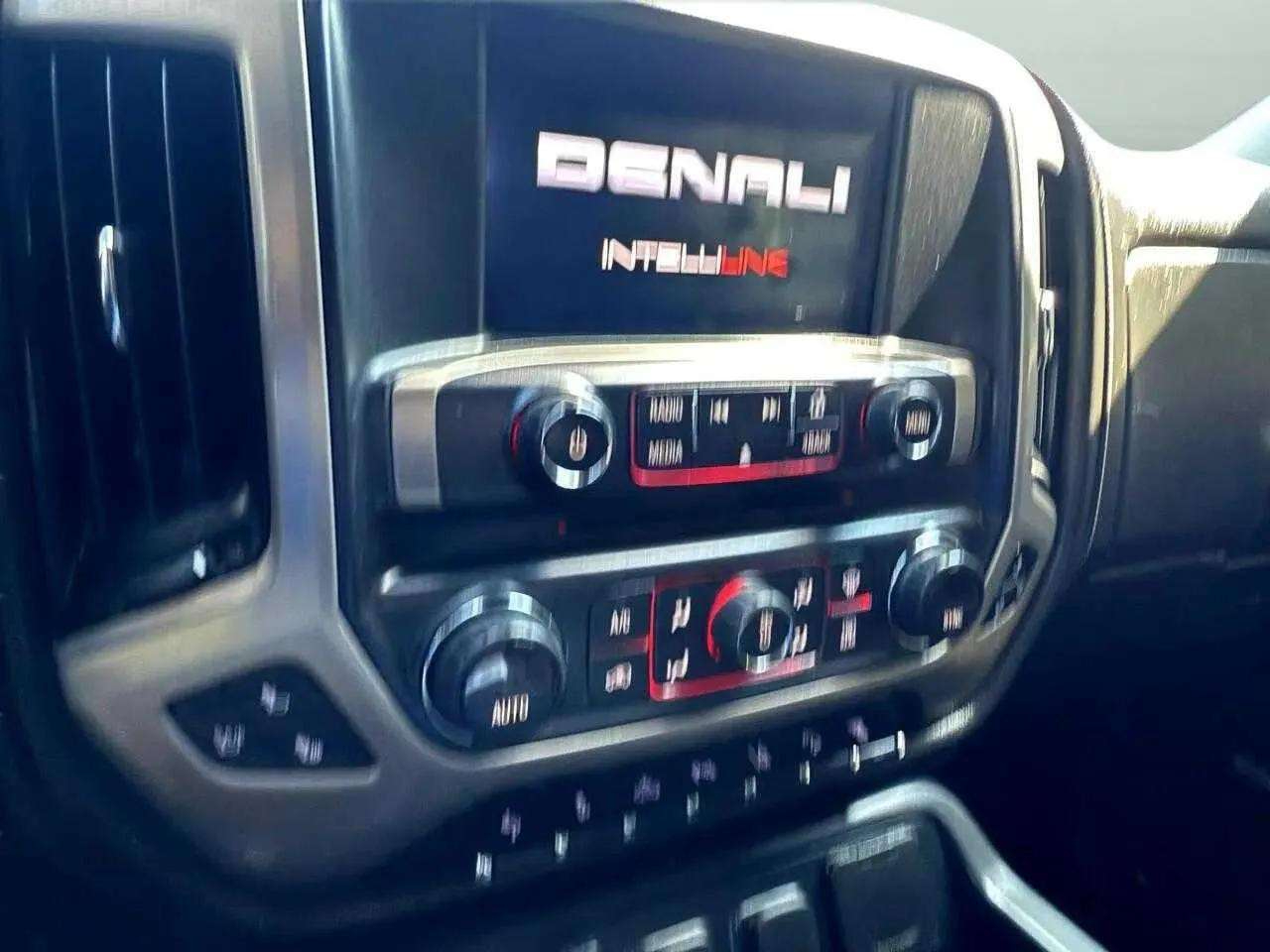 GMC Sierra 2500HD Denali Crew Cab 4WD 2015